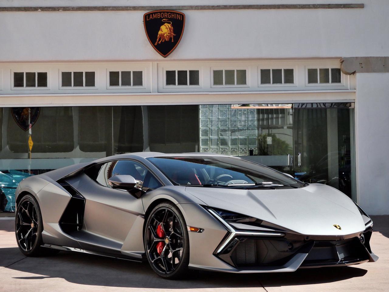 2024 Lamborghini Revuelto Base Base