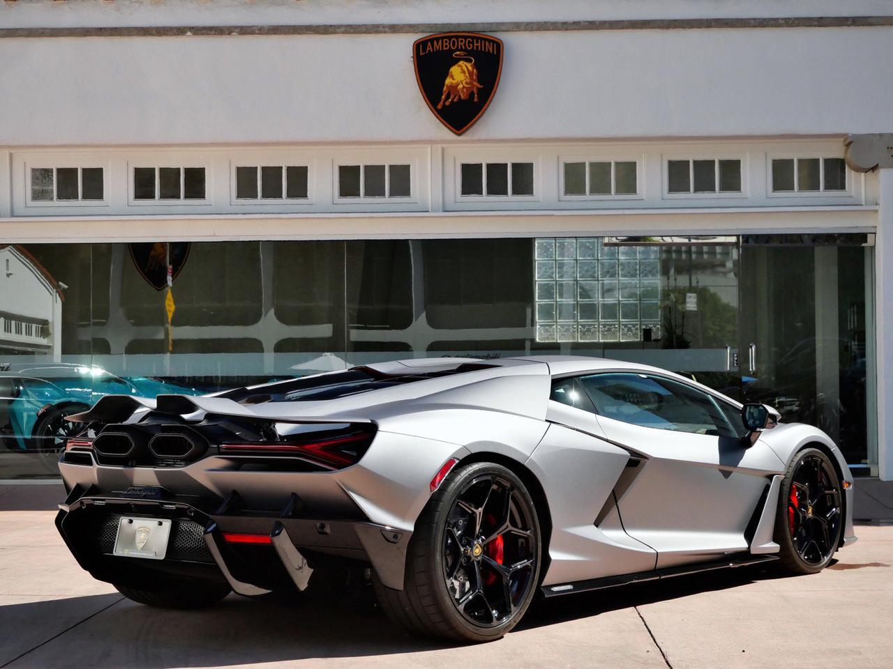 2024 Lamborghini Revuelto Base Base