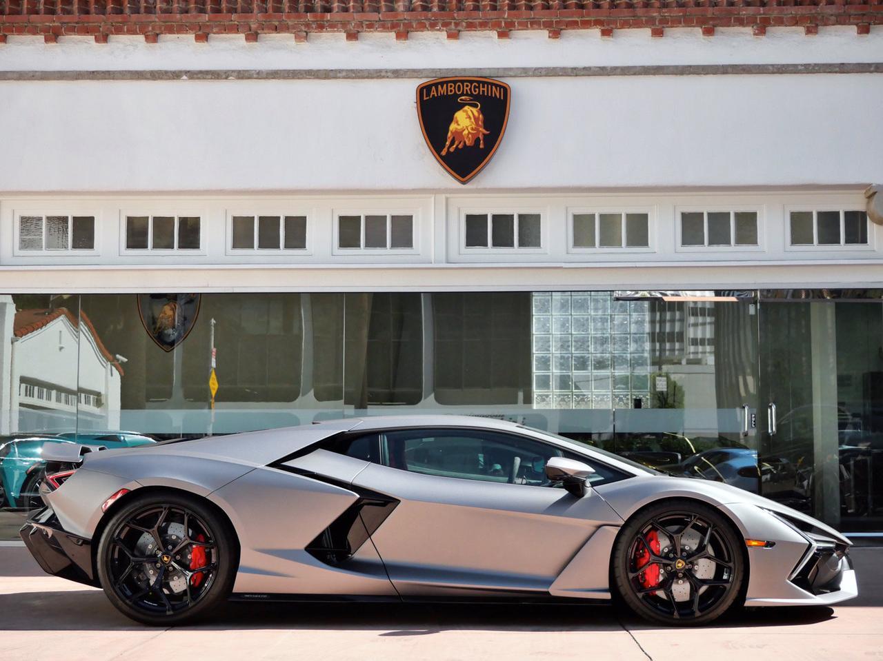 2024 Lamborghini Revuelto Base Base