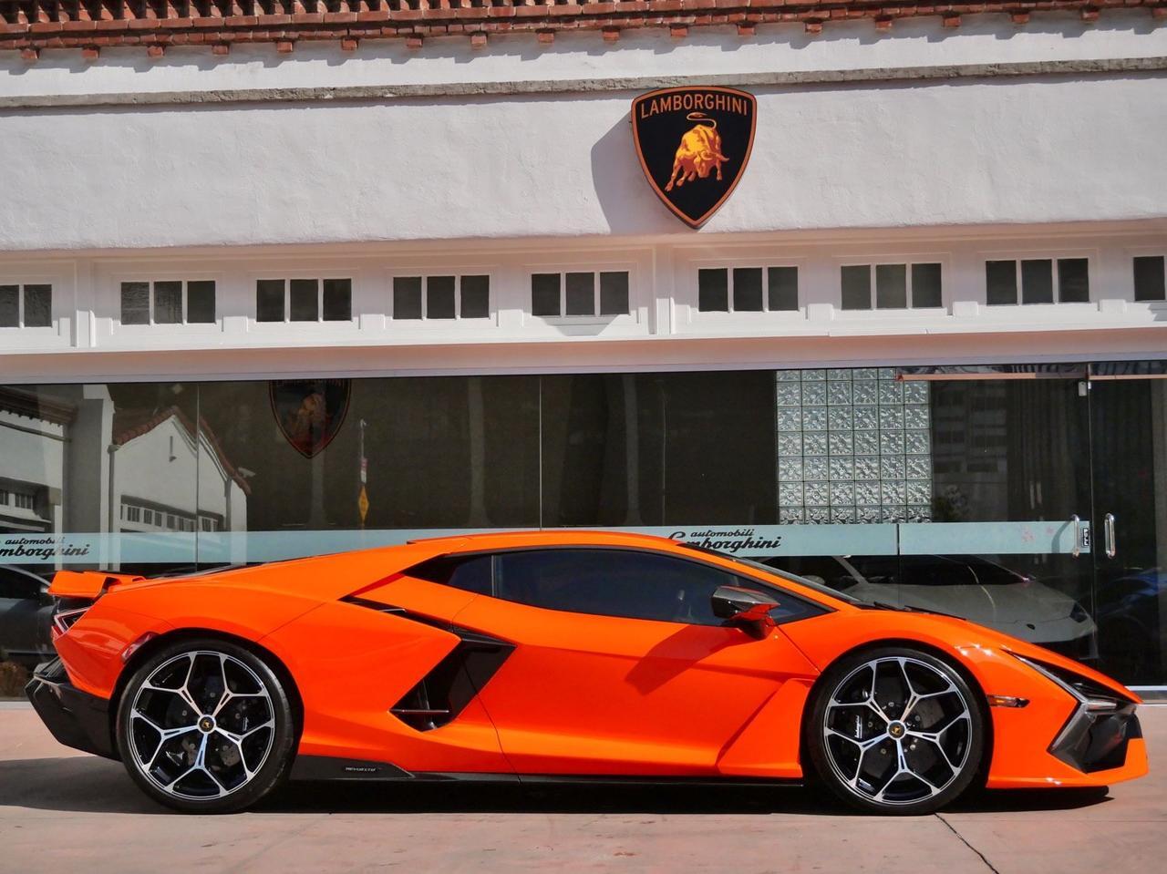 2024 Lamborghini Revuelto Base Base