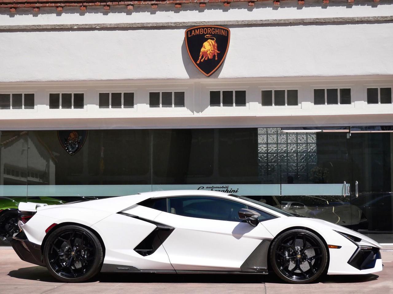 2024 Lamborghini Revuelto Base Base