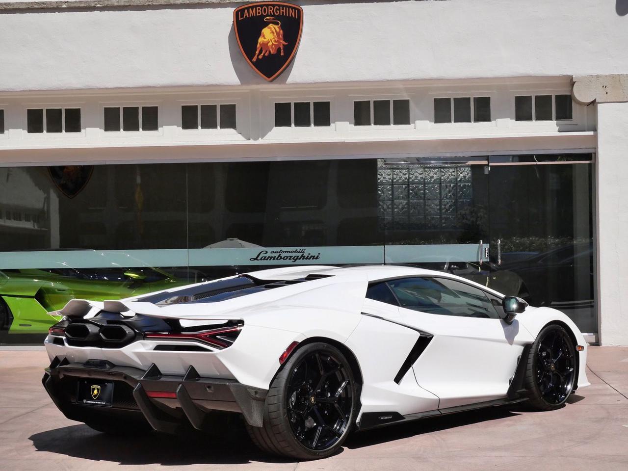 2024 Lamborghini Revuelto Base Base