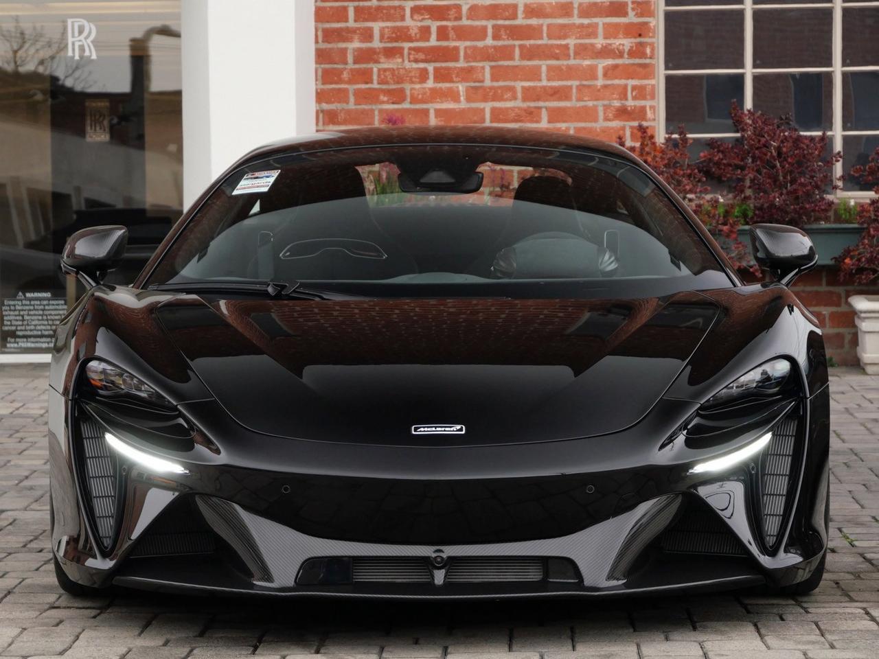 2024 McLaren Artura Performance Performance