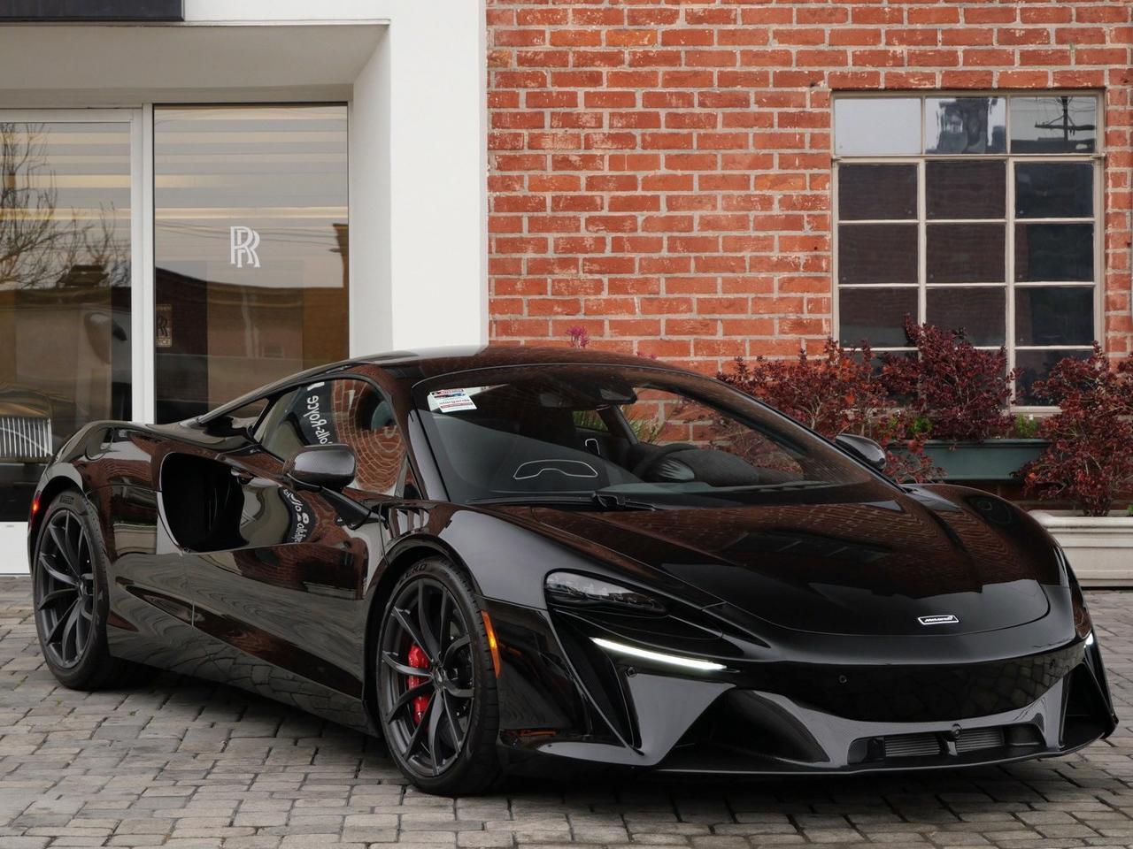 2024 McLaren Artura Performance Performance