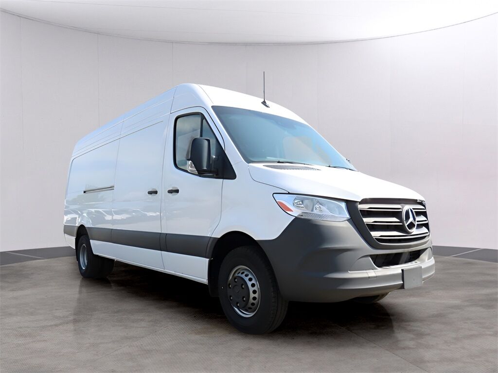 2024 Mercedes-Benz Sprinter 3500 Cargo 170 WB