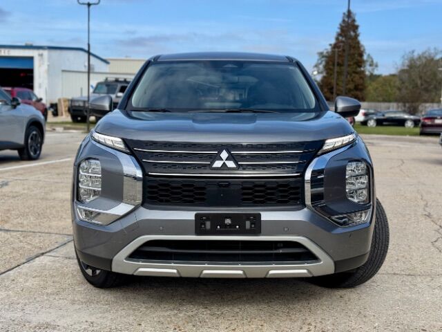 2024 Mitsubishi Outlander SE's photo