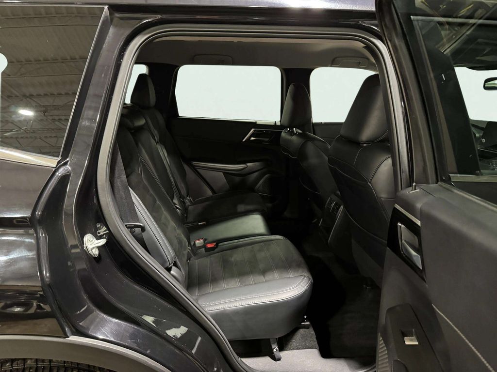 2024 Mitsubishi Outlander SE w/3rd Row Seating San Clemente CA