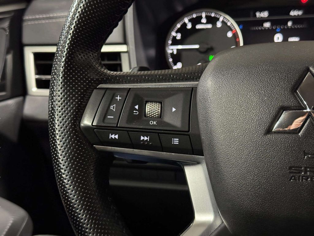 2024 Mitsubishi Outlander SE w/3rd Row Seating San Clemente CA