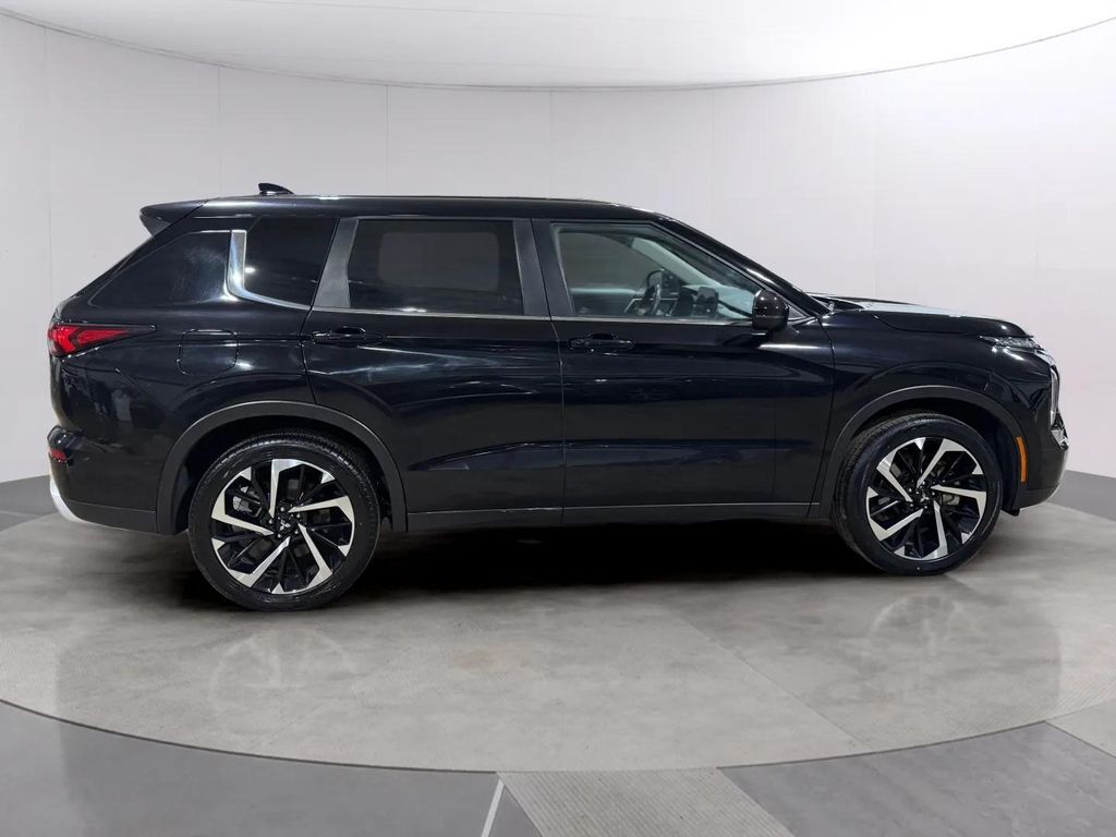 2024 Mitsubishi Outlander SE w/3rd Row Seating San Clemente CA