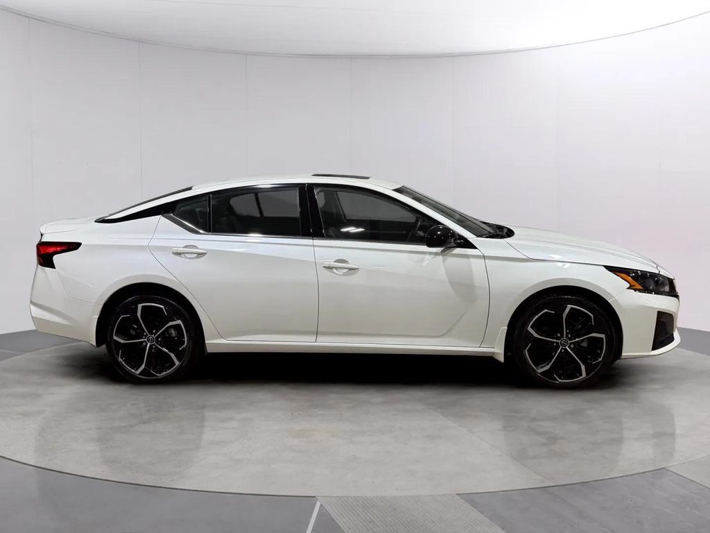 2024 Nissan Altima 2.5 SR w/Premium Pkg