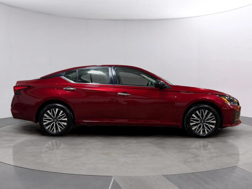 2024 Nissan Altima 2.5 SV w/Premium Pkg