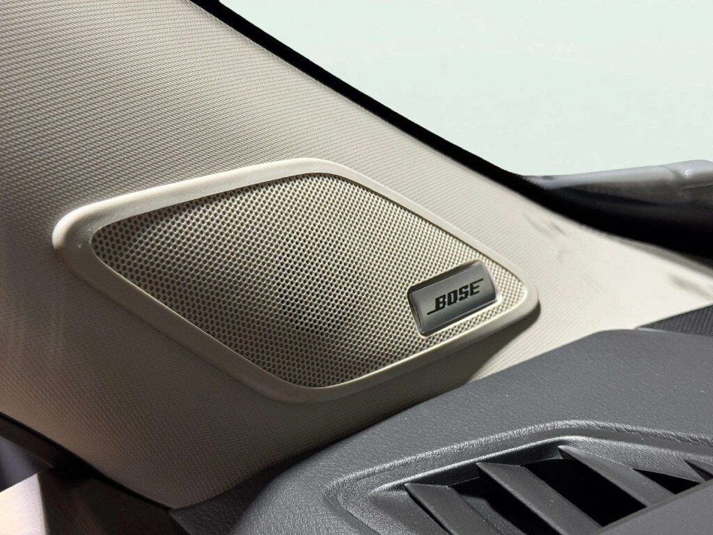 2024 Nissan Pathfinder Platinum w/Captain's Chairs &amp; Black Appearance Pkg San Clemente CA