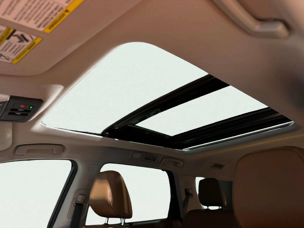 2024 Nissan Pathfinder Platinum w/Captain's Chairs &amp; Black Appearance Pkg San Clemente CA