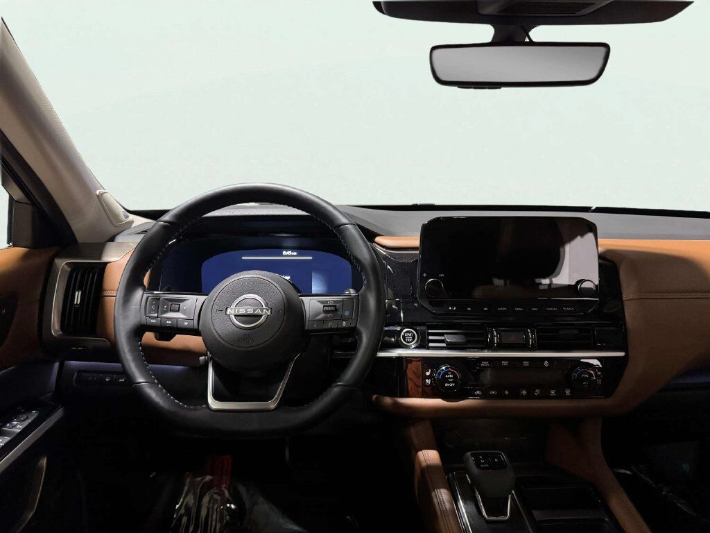 2024 Nissan Pathfinder Platinum w/Captain's Chairs &amp; Black Appearance Pkg San Clemente CA