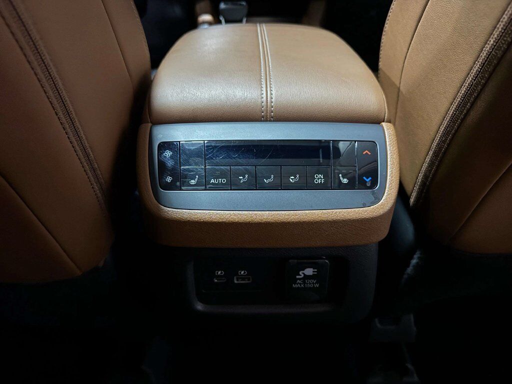 2024 Nissan Pathfinder Platinum w/Captain's Chairs &amp; Black Appearance Pkg San Clemente CA
