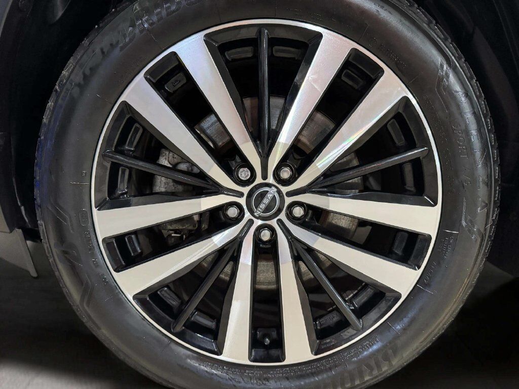 2024 Nissan Pathfinder Platinum w/Captain's Chairs &amp; Black Appearance Pkg San Clemente CA