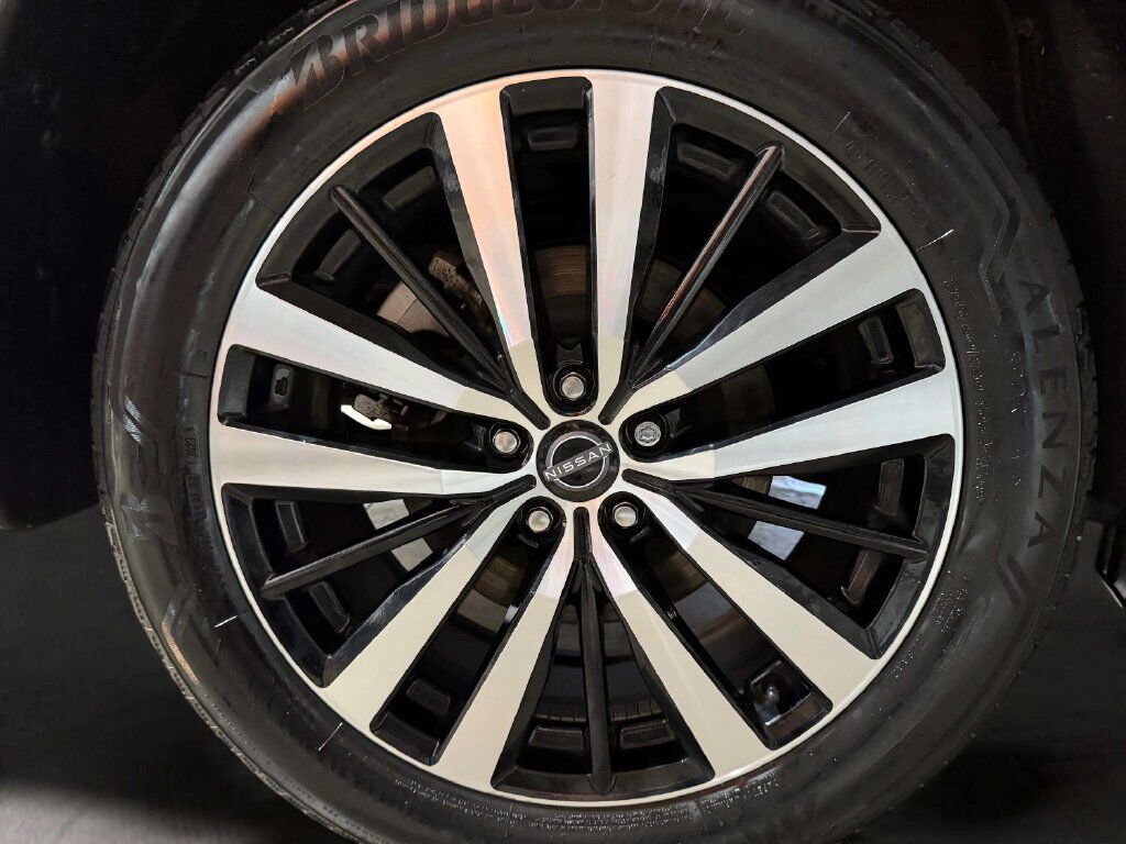 2024 Nissan Pathfinder Platinum w/Captain's Chairs &amp; Black Appearance Pkg San Clemente CA