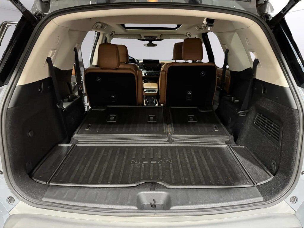 2024 Nissan Pathfinder Platinum w/Captain's Chairs &amp; Black Appearance Pkg San Clemente CA