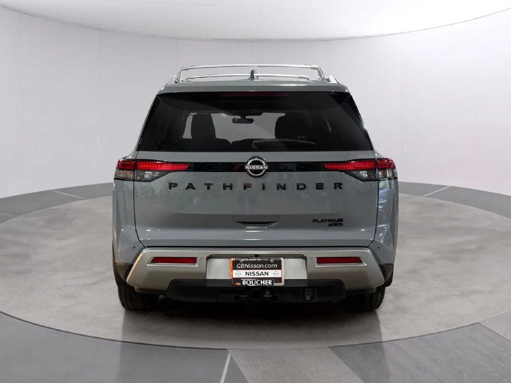 2024 Nissan Pathfinder Platinum w/Captain's Chairs &amp; Black Appearance Pkg San Clemente CA