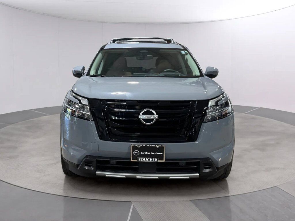 2024 Nissan Pathfinder Platinum w/Captain's Chairs &amp; Black Appearance Pkg San Clemente CA