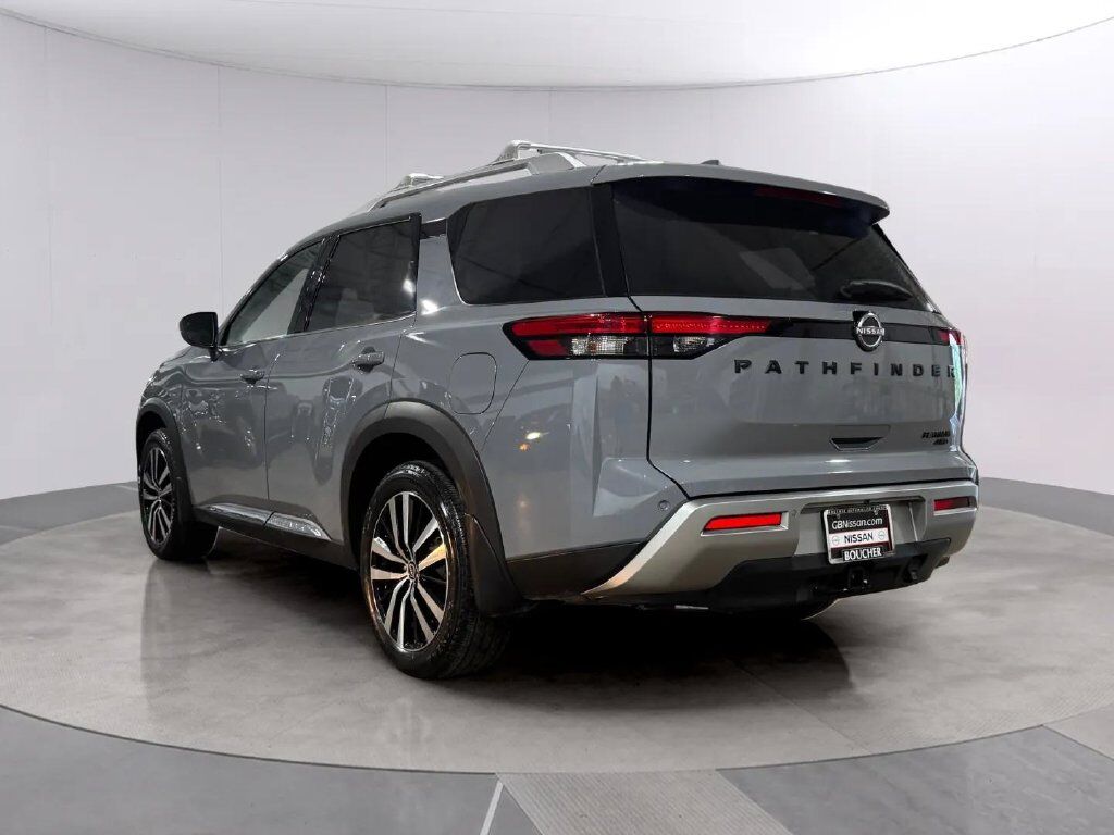 2024 Nissan Pathfinder Platinum w/Captain's Chairs &amp; Black Appearance Pkg San Clemente CA