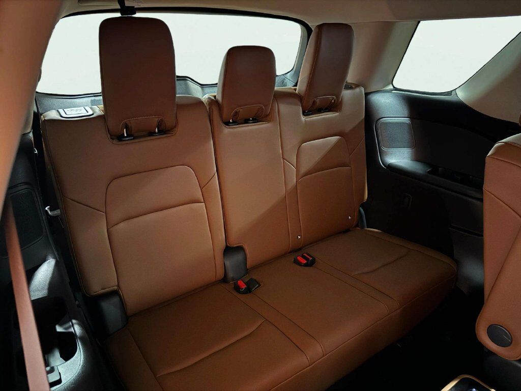 2024 Nissan Pathfinder Platinum w/Captain's Chairs &amp; Black Appearance Pkg San Clemente CA