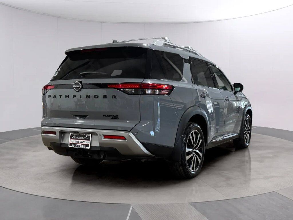 2024 Nissan Pathfinder Platinum w/Captain's Chairs &amp; Black Appearance Pkg San Clemente CA