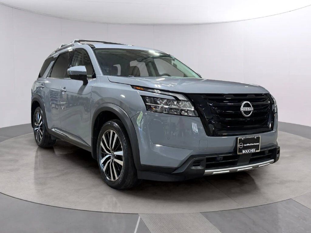 2024 Nissan Pathfinder Platinum w/Captain's Chairs &amp; Black Appearance Pkg San Clemente CA