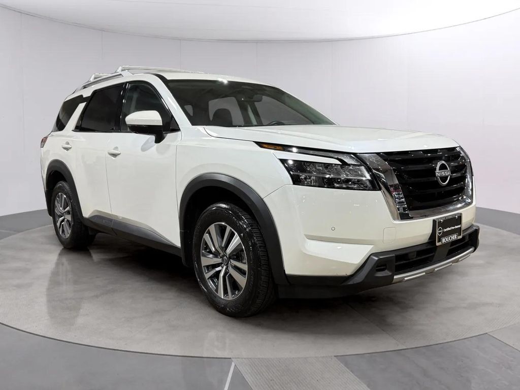 2024 Nissan Pathfinder SL