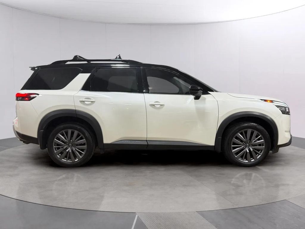 2024 Nissan Pathfinder SL w/Premium Pkg