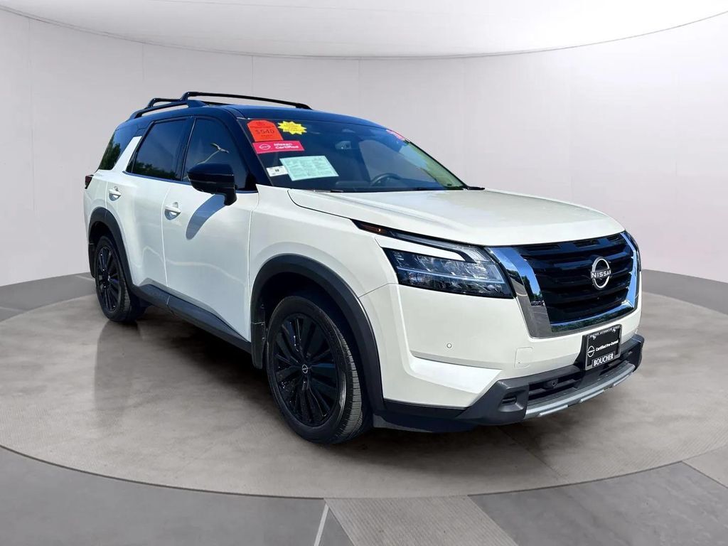 2024 Nissan Pathfinder SL w/Premium Pkg