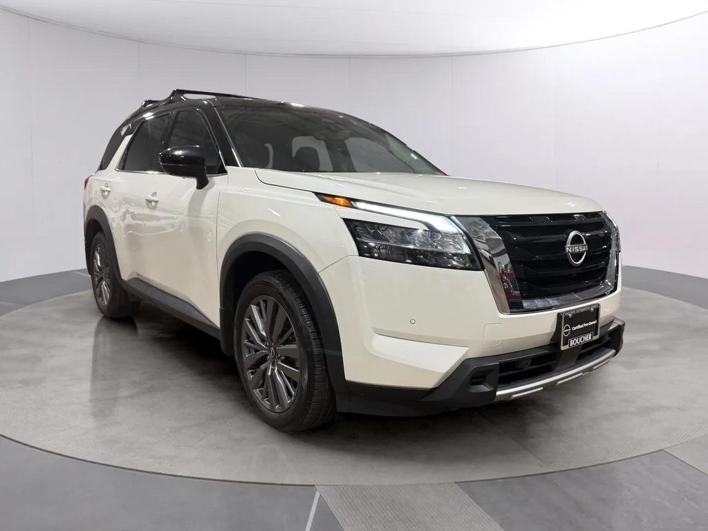 2024 Nissan Pathfinder SL w/Premium Pkg
