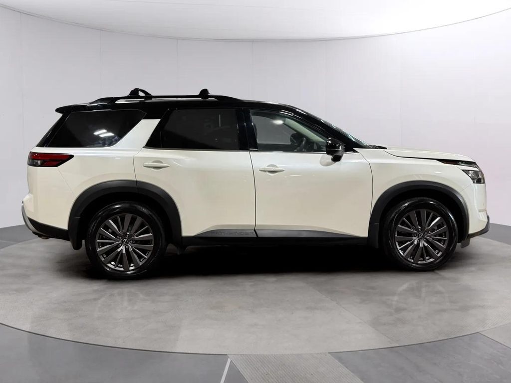 2024 Nissan Pathfinder SL w/Premium Pkg