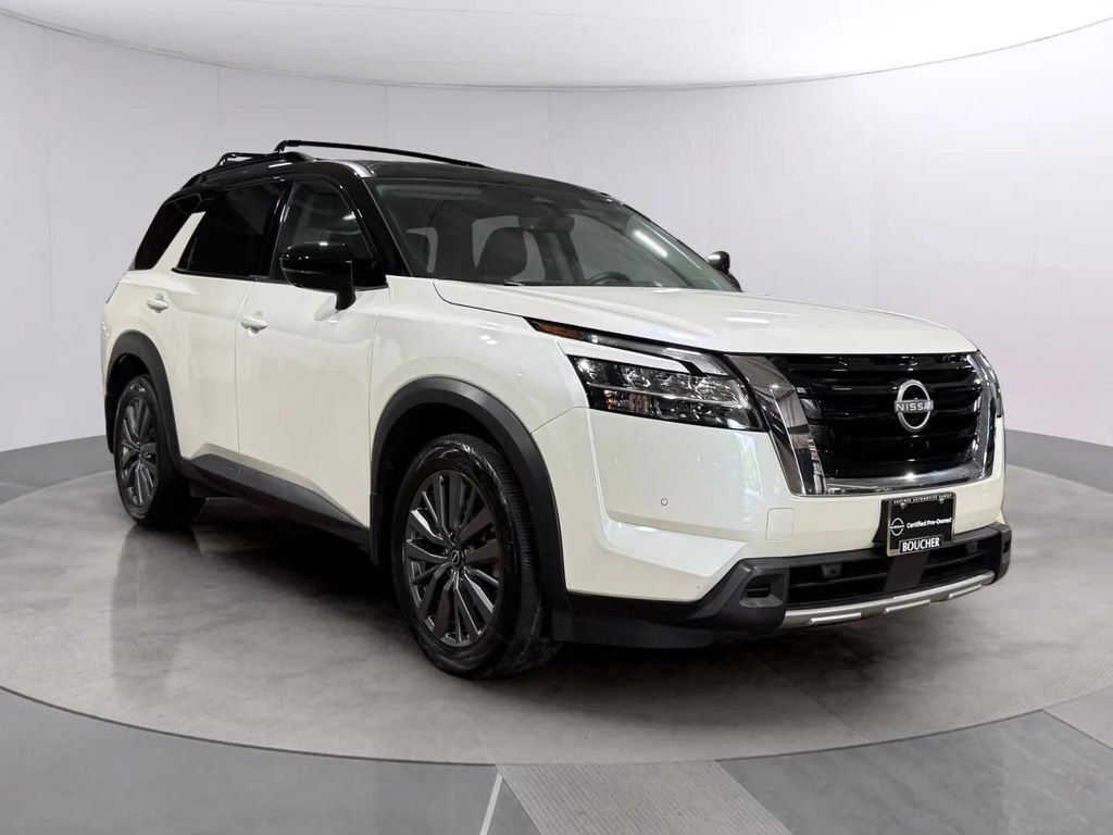 2024 Nissan Pathfinder SL w/Premium Pkg