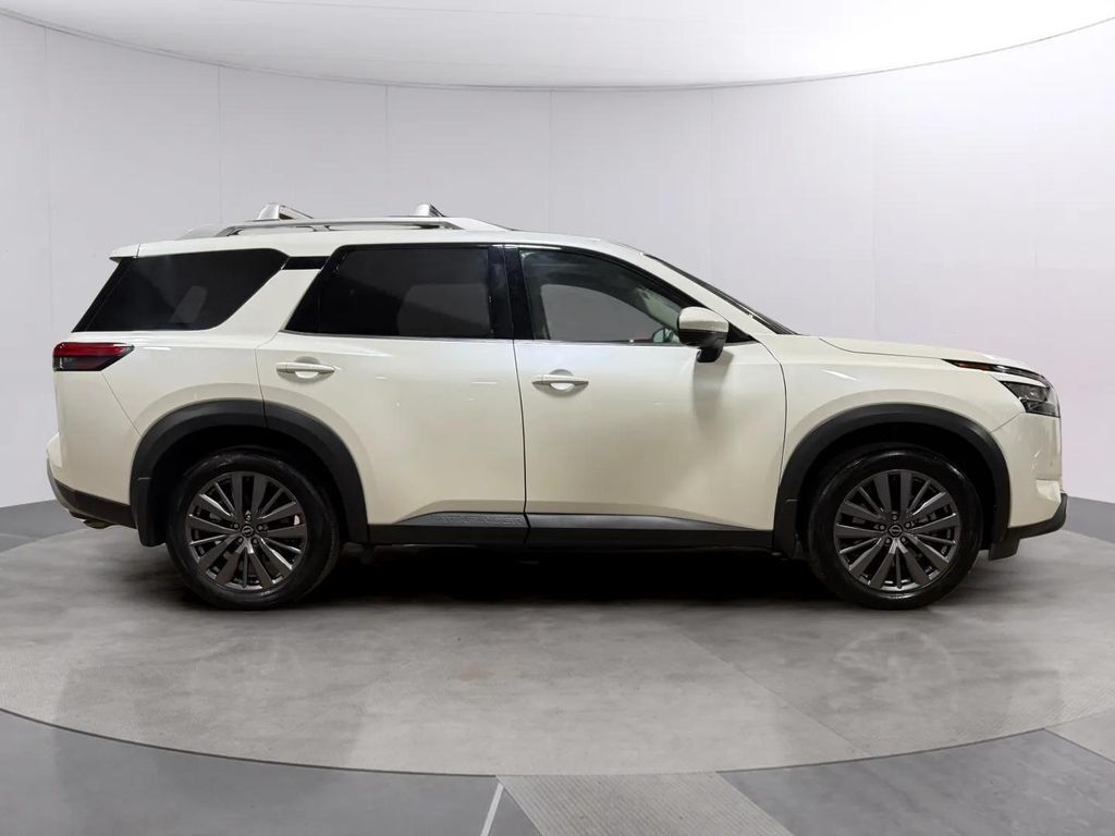 2024 Nissan Pathfinder SL w/Premium Pkg