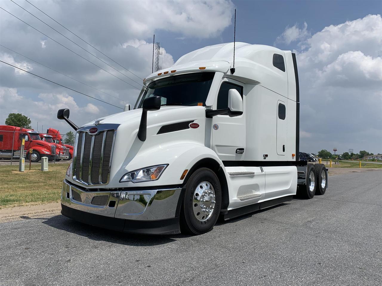 2024 Peterbilt 579 80&quot; Double Bunk Ultraloft Eau Claire WI