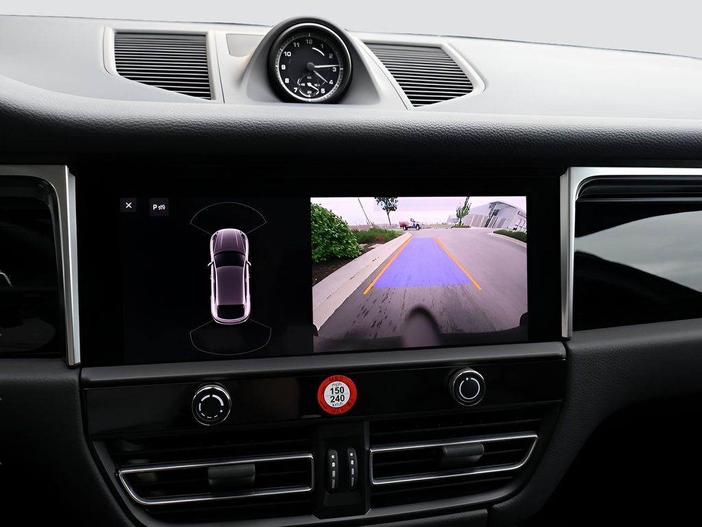 2024 Porsche Macan Base