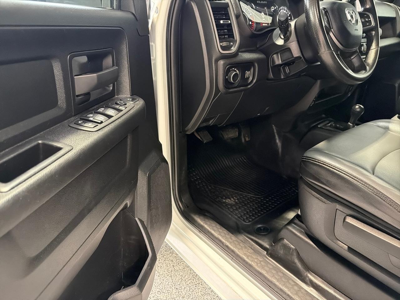 2024 Ram 3500 Chassis Cab Tradesman, 4x4, C&M 9ft 4in RD Flatbed w/ Toolboxes, 8.4in Screen, Max Tow, New Tires Houston TX 2024 Ram 3500 Chassis Cab Tradesman, 4x4, C&M 9ft 4in RD Flatbed w/ Toolboxes, 8.4in Screen, Max Tow, New Tires Houston TX