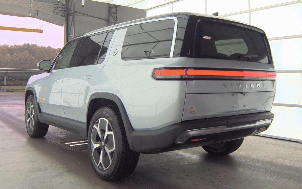 2024 Rivian R1S Adventure's photo