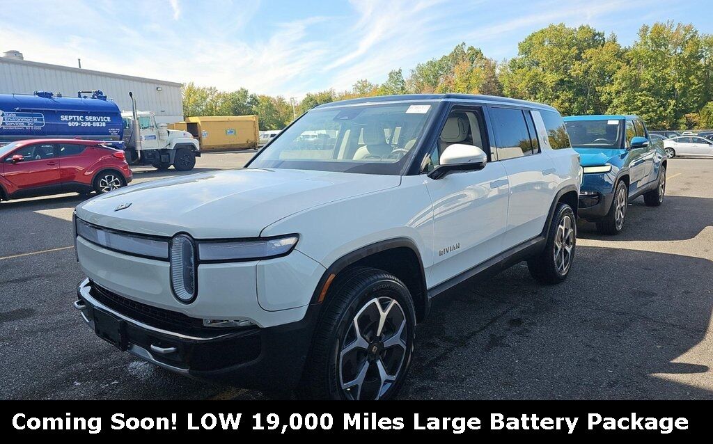 2024 Rivian R1S Adventure's photo