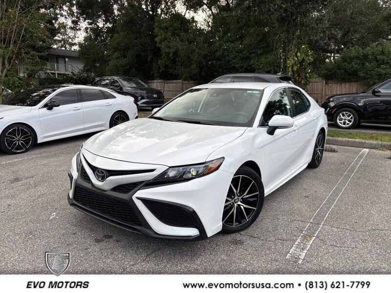 2024 Toyota Camry SE's photo