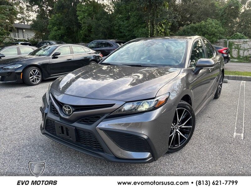 2024 Toyota Camry SE's photo