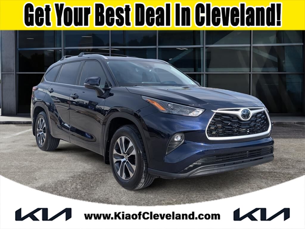 2024 Toyota Highlander XLE's photo