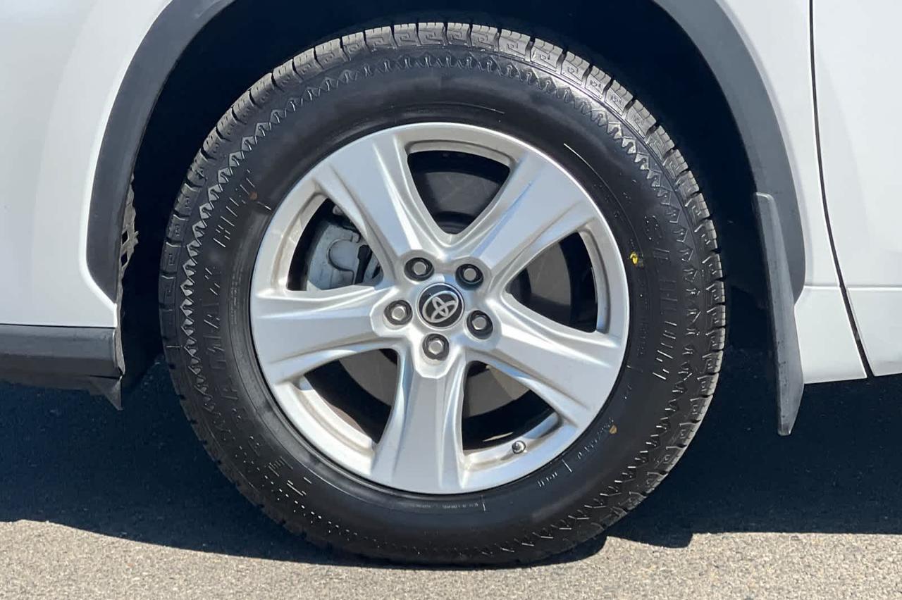 2024 Toyota Highlander LE Roseville CA