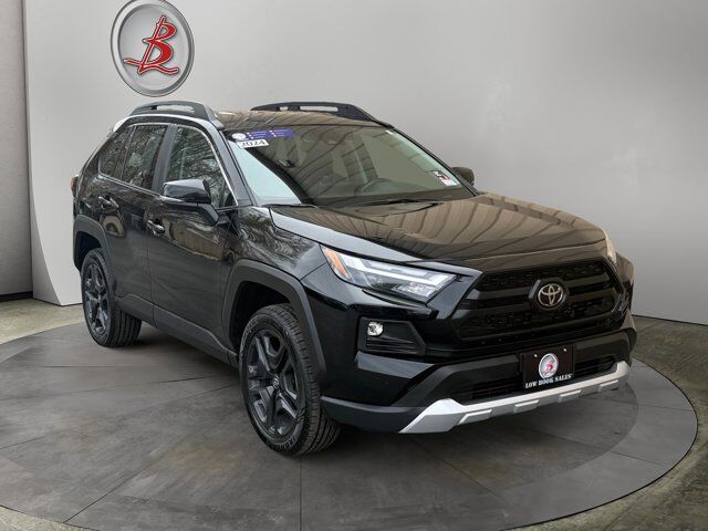 2023 Chevrolet Traverse High Country photo 2