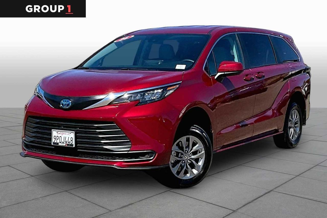 2024 Toyota Sienna LE 2024 Toyota Sienna LE