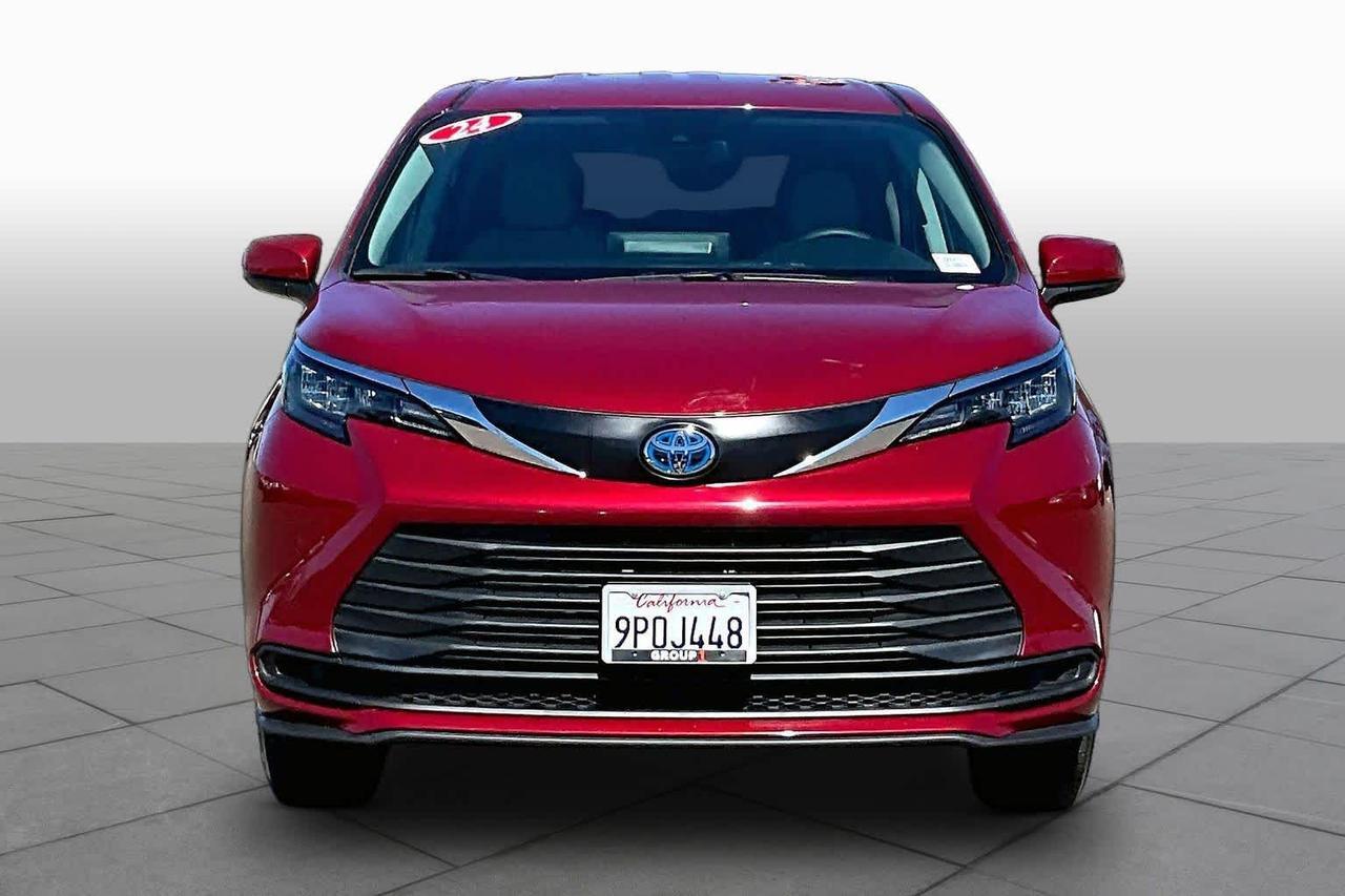2024 Toyota Sienna LE 2024 Toyota Sienna LE