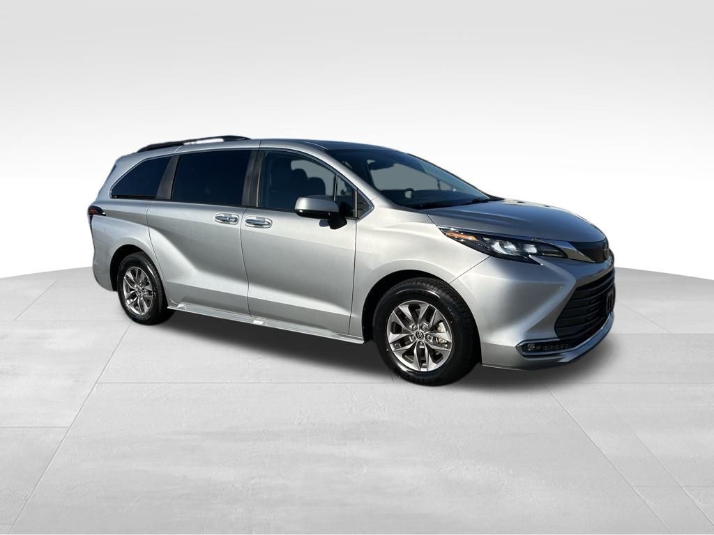 2024 Toyota Sienna XLE Lakeland FL
