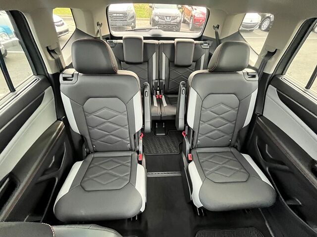 2024 Volkswagen Atlas 2.0T Peak Edition SE w/Technology Oshkosh WI