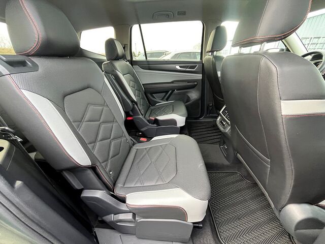 2024 Volkswagen Atlas 2.0T Peak Edition SE w/Technology Oshkosh WI